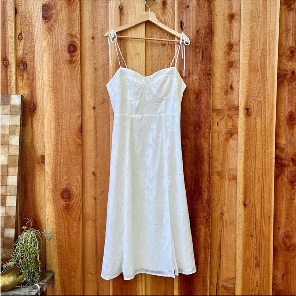 🌿 White and Silver Floral Jacquard Bustier Tie-Strap Midi Dress 🌿 - Picture 6 of 10